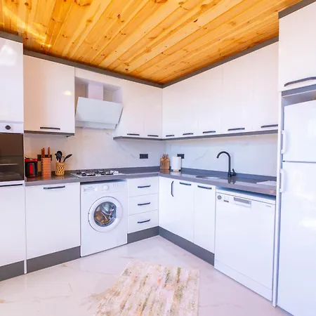 Villam Oezguel Kaş